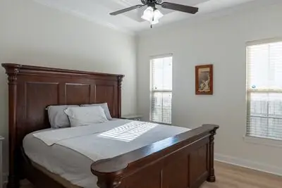 Primary Bedroom — Tray ceiling