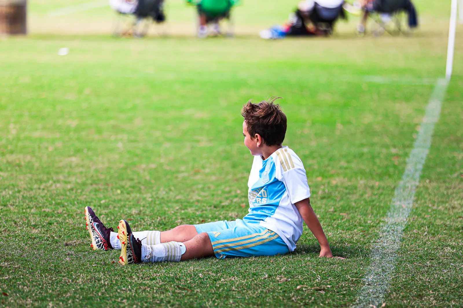 Youth soccer: between plays